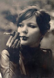 lady_with_a_cigarette_by_Anti_Pati_ya.jpg